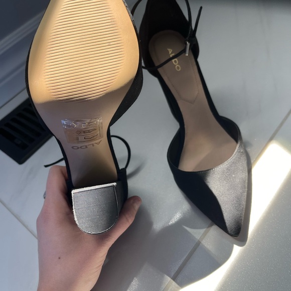 Black Aldo heels - size 8 - Picture 3 of 3